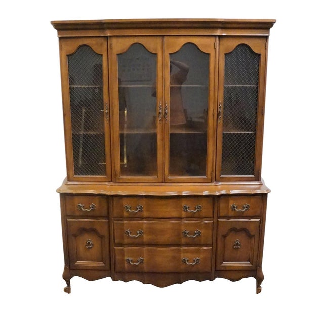 French Provincial Broyhill Furniture Solid Hard Rock Maple Country French Provincial 59" Buffet W. China Cabinet 5000-10 / 5000-20 For Sale - Image 3 of 15