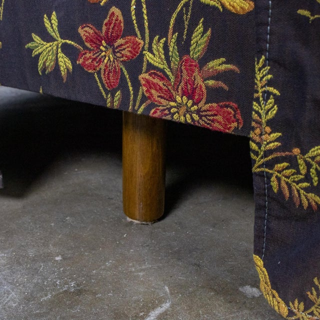 Late 20th Century Traditional Large Octagon Ottoman With Floral Tapestry Button Tufted Cushion Top For Sale - Image 11 of 17