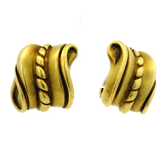 Metal 1980s Pair of Barry Kieselstein-Cord 1982 Omega Collection 18k Green Gold Scroll Earrings For Sale - Image 7 of 13