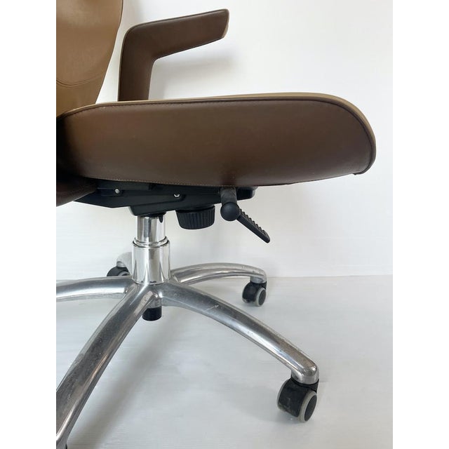 Swivel Office Chair from Poltrona Frau, 2000s For Sale - Image 6 of 11