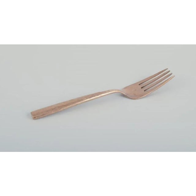 Scandinavian Twelve-Person Dinner Service in Hammered Brass, 1970s, Set of 24 For Sale - Image 4 of 8