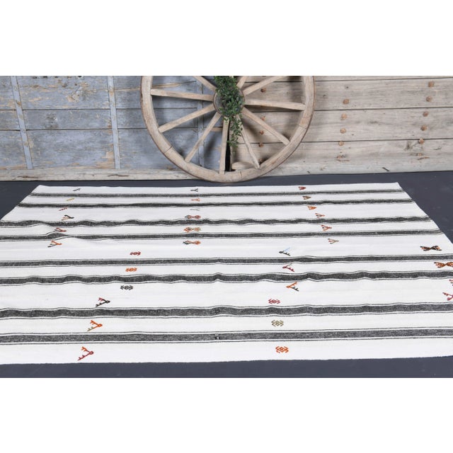 Boho Chic Vintage Turkish Hand-Knotted Wool Cotton White Kilim Area Rug For Sale - Image 3 of 10