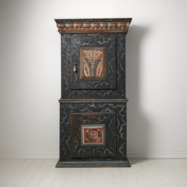 Rare folk art cabinet from Järvsö in Hälsingland, Sweden. The cabinet is made by hand in solid pine around 1790 to 1810...