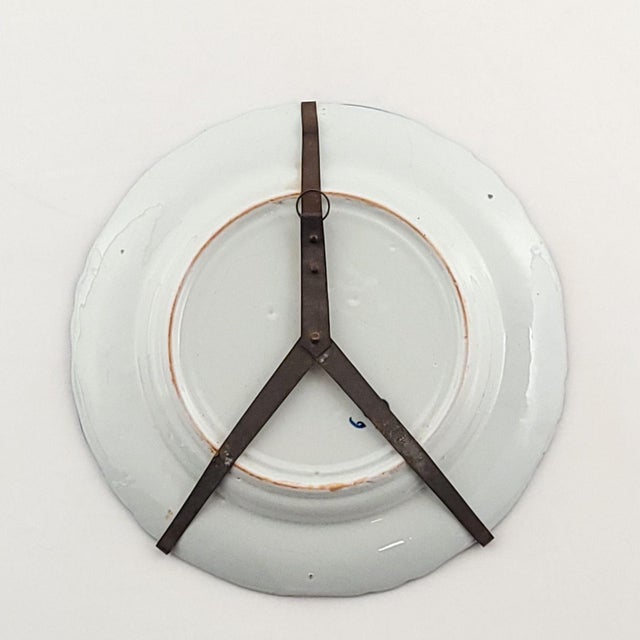 White Faïence Plate With Joan of Arc, France, 19th Century For Sale - Image 8 of 10