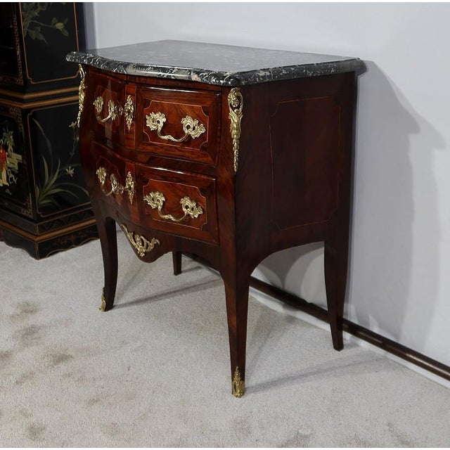 Magnificent "tomb" convenient made by a Parisian cabinetmaker, in rosewood, amaranth, mahogany and lemon maker,...