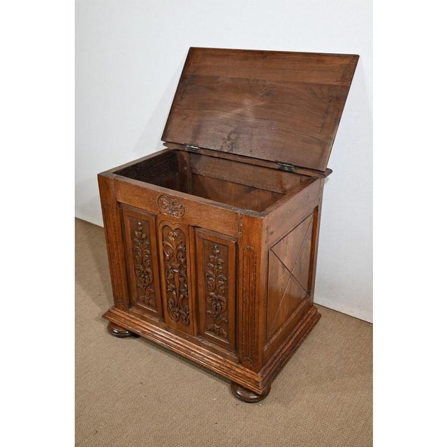 Small Renaissance Oak Chest, Early 1900s For Sale - Image 4 of 18
