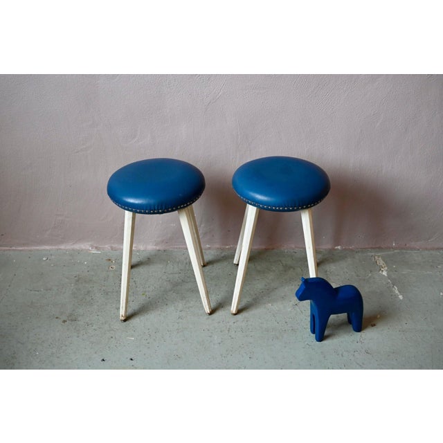 Vintage Rockabilly Stools in Blue Faux Leather with Studs and Compass Legs, 1960s, Set of 2 For Sale - Image 3 of 9