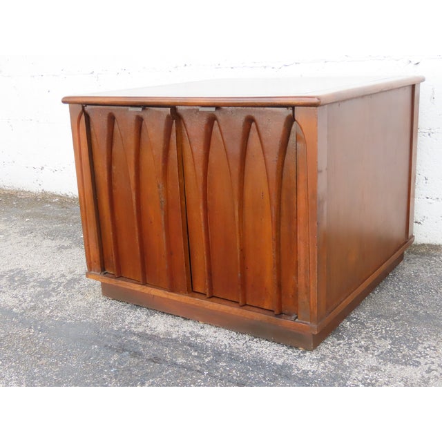 This gorgeous Side Lamp Table is made of wood, walnut, and veneer. The Table has a Mid Century Modern style and design,...