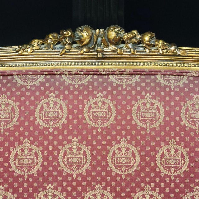 French Louis XV Style Giltwood Carved Settee With Original Damask Upholstery, Mid-20th Century For Sale - Image 10 of 12