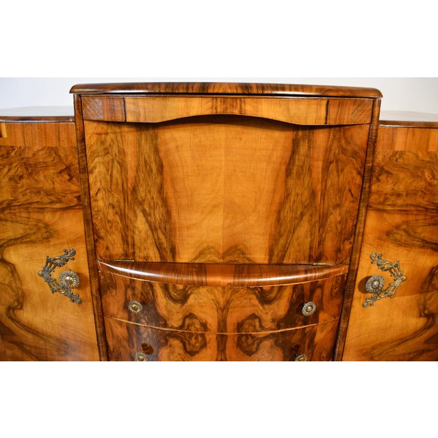 1930s 1930s Art Deco Walnut Bar / Cocktail Cabinet For Sale - Image 5 of 18