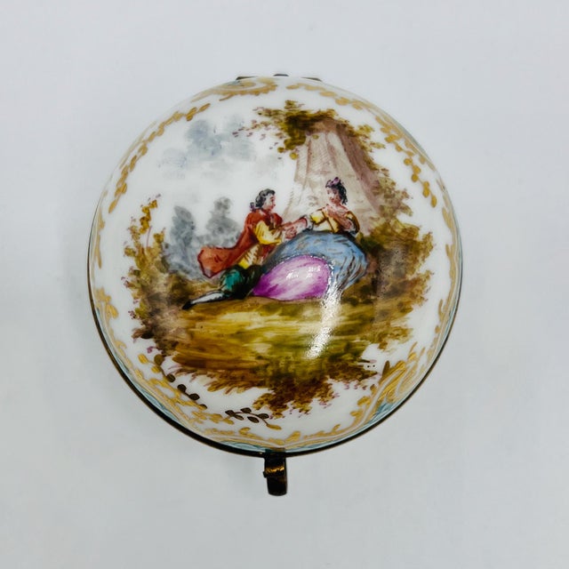 Antique French Hand-Painted Porcelain Hinged Box from Samson, Paris, 1900s For Sale - Image 4 of 15