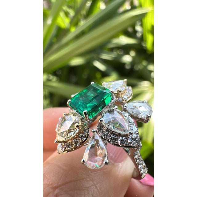 Set in 18k Gold, 1.52 Carats Zambian Emerald & Rose Cut Diamonds Engagement Ring, Us Size 6 For Sale - Image 10 of 13
