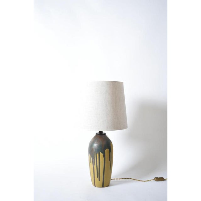 Pair of ochre and brown glaze drips lamps, 1930s. Height: 31 cm - 12.2 in Diameter: 15 cm - 5.91 in Height with lampshade:...