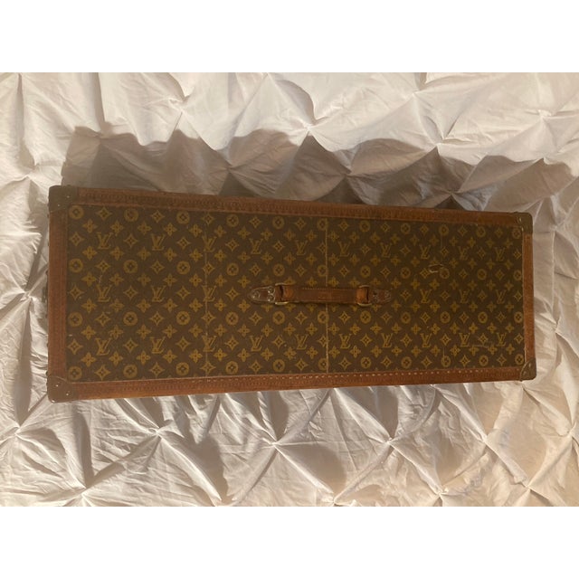 Art Nouveau A Rare, Louis Vuitton Monogram Canvas Library Trunk 1911 Made for Britannica Encyclopaedia With Brass Hardware Louis Vuitton, Circa 1911 For Sale - Image 3 of 12