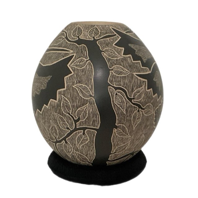 Mata Ortiz Sgraffito Olla / Pot / Vase - Signed by Lorenza De Quezada For Sale - Image 4 of 7