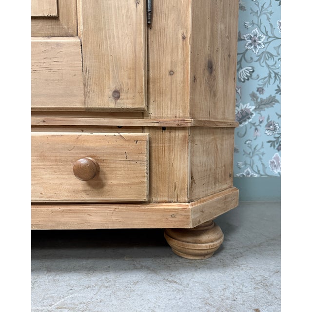 Antique Bonnetière in Pine, 1890s For Sale - Image 5 of 15