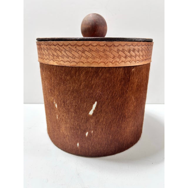 1980s Cowhide and Tooled Leather Ice Bucket, Western Ranch Barware For Sale - Image 4 of 12