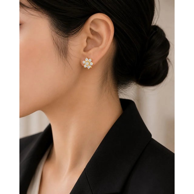 Traditional Late 20th Century 14K Yellow Gold Diamond Floral Stud Earrings, Pair For Sale - Image 3 of 3