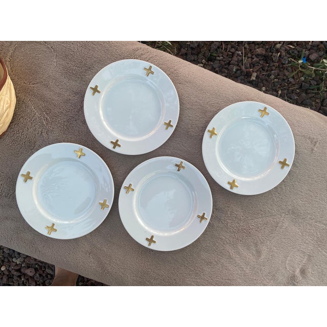 1980s Robert Lee Morris White & Gold “CAMELOT” Lunch Plates for Swid Powell - Set of 7 For Sale In Palm Springs - Image 6 of 12