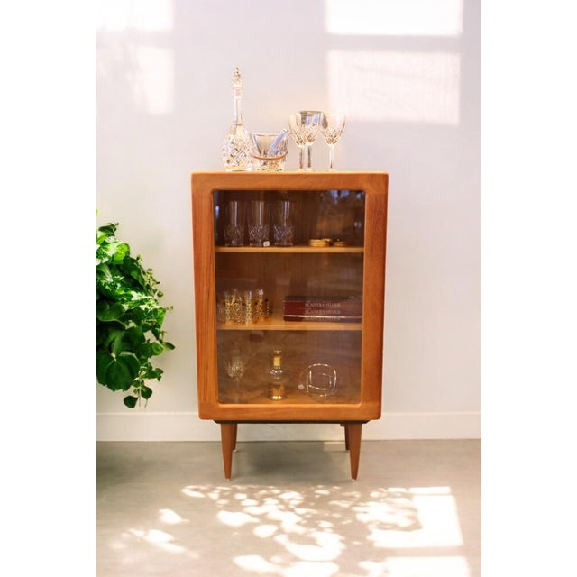 Vintage Danish Display Cabinet in Teak from Dyrlund, 1960s For Sale - Image 9 of 18