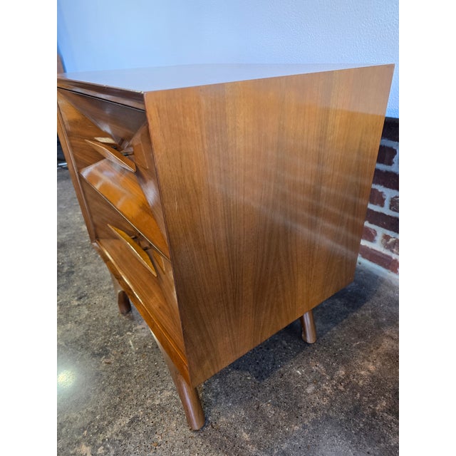 1960s Pair of Merton Gershun Iconic Walnut Nightstands, Attributed For Sale - Image 6 of 12