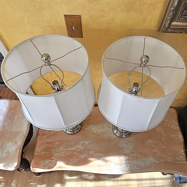 Pair of Tall Chrome Crackle Glass Table Lamps – Vintage Hollywood Regency Glam 3-Way Lighting For Sale - Image 4 of 18