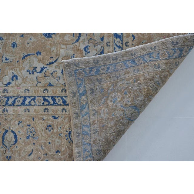Beige Mid 20th Century Beige Oversize Oushak Anatolian Carpet For Sale - Image 8 of 10