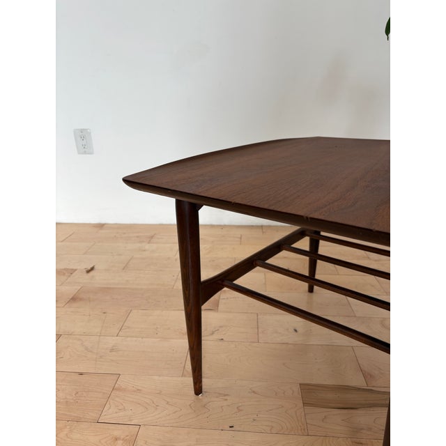 1960s Mid-Century Modern Surfboard Side Table by Bassett – Walnut With Magazine Shelf For Sale - Image 10 of 11