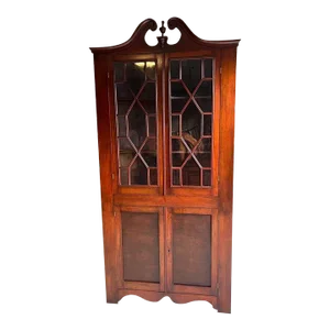 Early 20th Century Georgian Style Mahogany Corner Cabinet