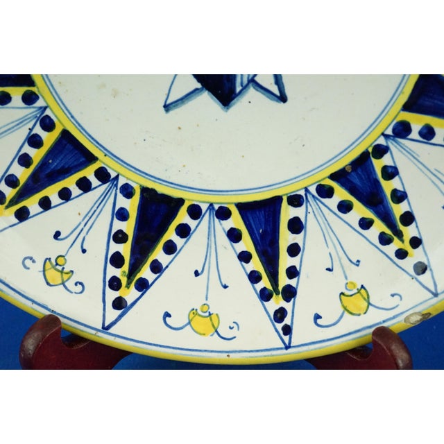 Antique Italian Ceramic Plate with Noble Coat of Arms from Montelupo Manufacture, 1700s For Sale - Image 11 of 18