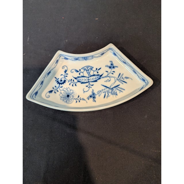 Antique Meissen Blue Onion 5-Piece Crescent Hors D’Oeuvre Set – Crossed Swords Mark For Sale - Image 10 of 10