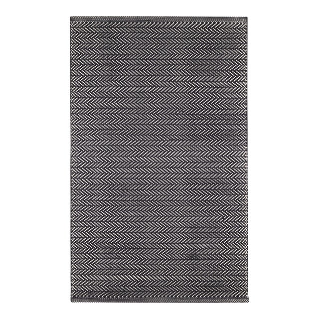 Dash & Albert by Annie Selke Herringbone Black/Ivory Indoor/Outdoor Rug, 4' x 6' For Sale