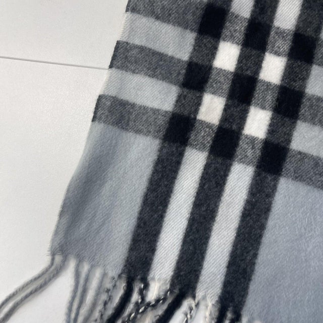 English Burberry Grey Plaid 100% Cashmere Scarf For Sale - Image 3 of 9