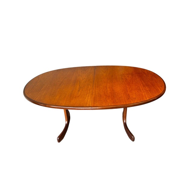 Mid-Century Modern Model 415 Fresco Oval Extending Dining Table in Teak from G-Plan, England, 1970s For Sale - Image 3 of 11