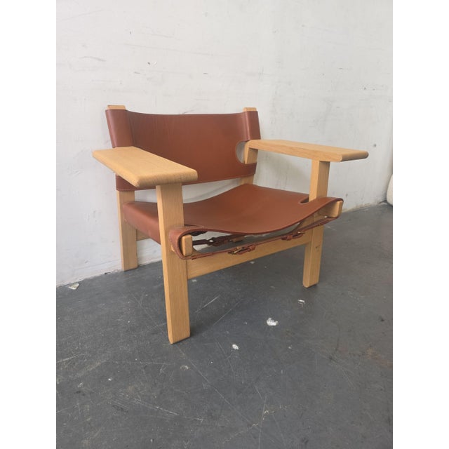Spanish Fredericia Furniture Spanish Lounge Chair in Oak and Cognac Leather For Sale - Image 3 of 5