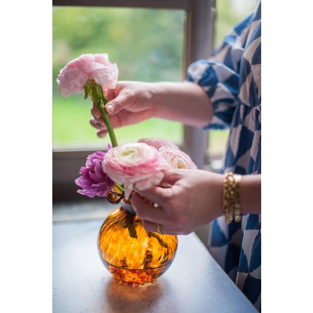 Brown VIETRI Hibiscus Glass Brown Tortoiseshell Small Fluted Vase For Sale - Image 8 of 11