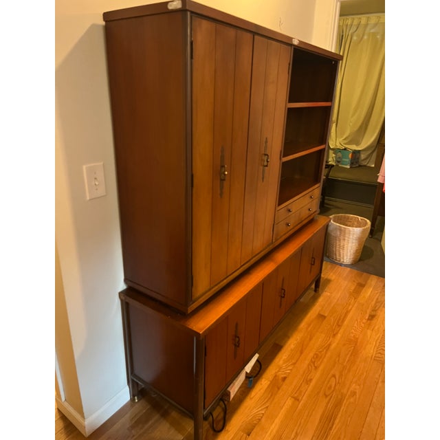 Mid-Century Modern 1950s Mid-Century Modern Wood Hutch / China Cabinet With Brass Hardware For Sale - Image 3 of 12
