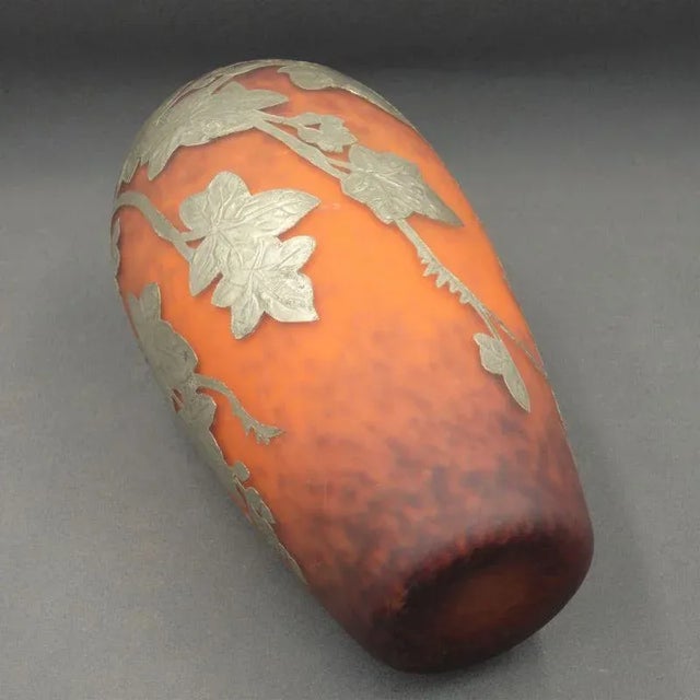 Art Nouveau Pate de Verre Vase mit Metal Decor, 1900-1920 For Sale - Image 3 of 13