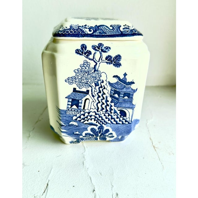 Chinoiserie Vintage Mason’s Ironstone Blue Willow Ginger Jar With Lid, English Chinoiserie Ceramic For Sale - Image 3 of 8