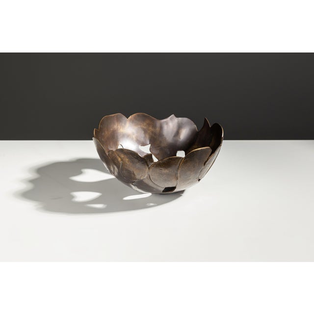 This vintage solid brass fruit bowl is a striking decorative piece that blends craftsmanship with natural-inspired design....