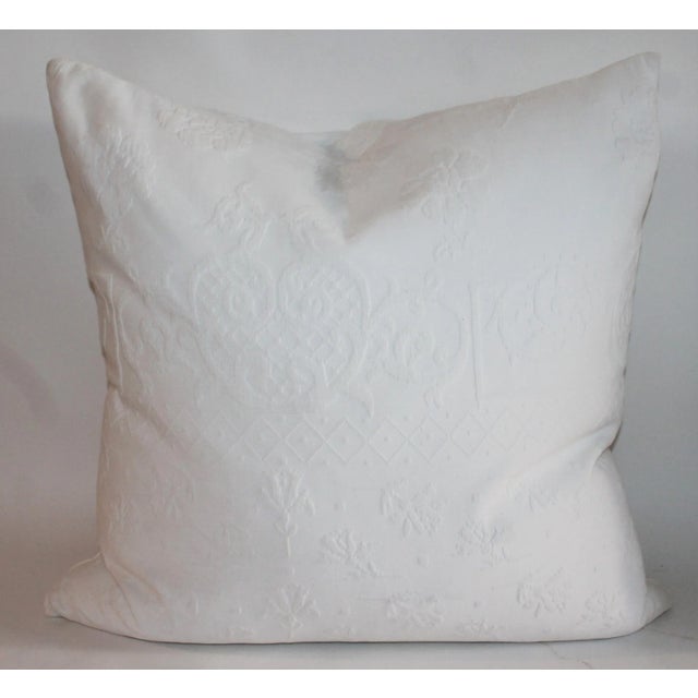Great Double sided coverlet with great pattern. The pattern on these pillows has great form and is comfortable to the...