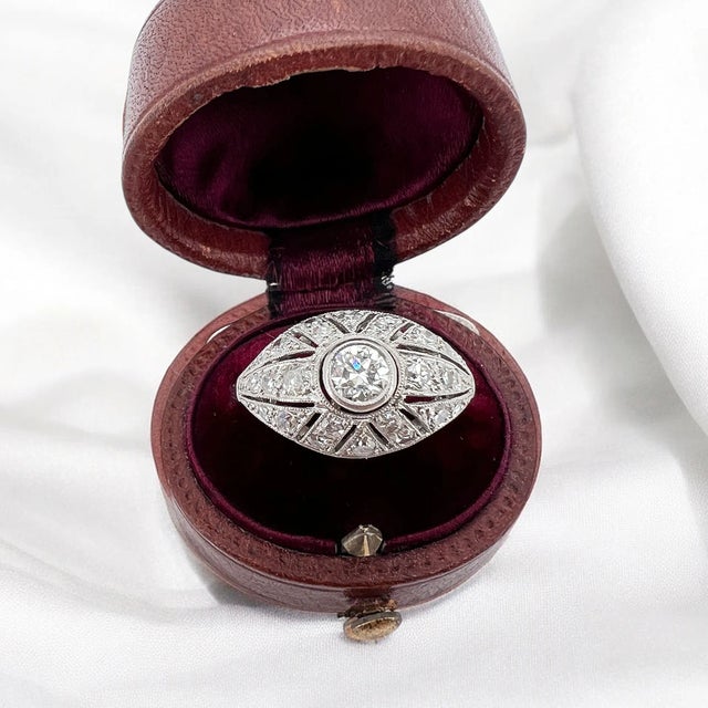 Antique ring from the Art Deco period (1920s), in platinum. It is set with a diamond of approximately 0.35 carat in its...