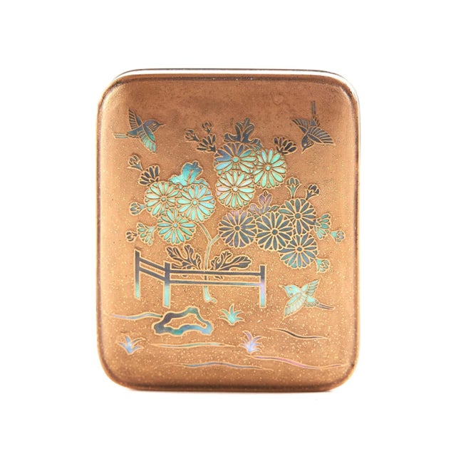 Fine quality antique inlaid lacquered oriental box with gold fleck inlaid lacquered interior. It has a fantastic colour...