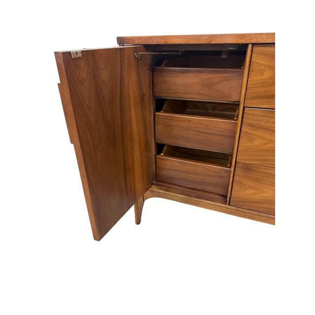 Kent Coffey Mid-Century Modern Kent Coffey Perspecta 12-Drawer Walnut Dresser - Refinished For Sale - Image 4 of 11