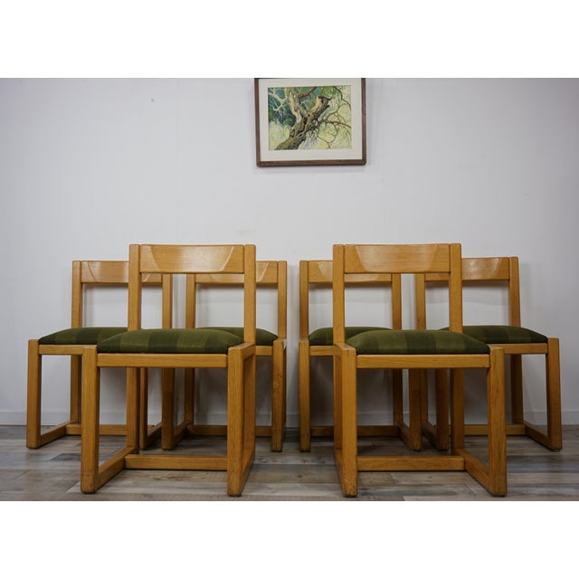 Set of six modernist chairs with a graphic and geometric square-section structure, sled base, sculpted backrest that...