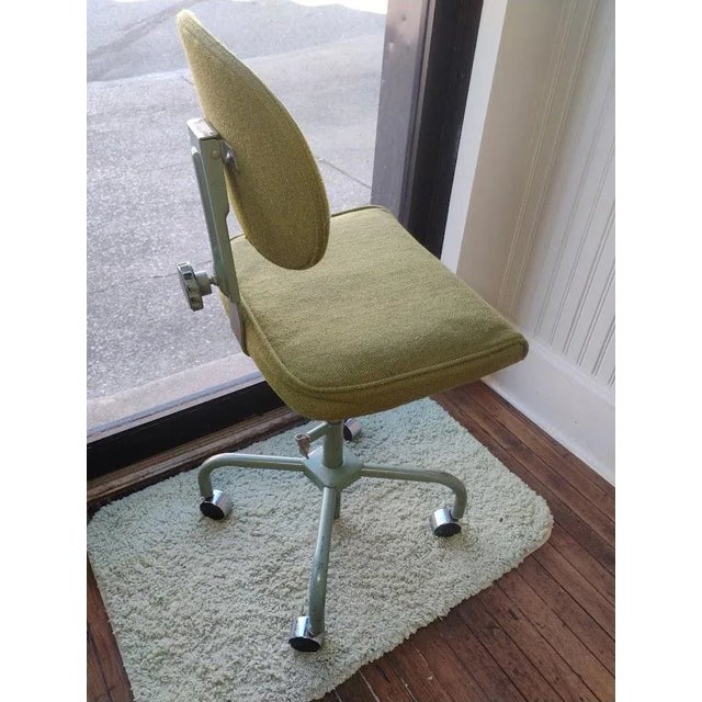 1970s Avocado Dept of Education MCM Industrial Rolling Chair For Sale - Image 4 of 13
