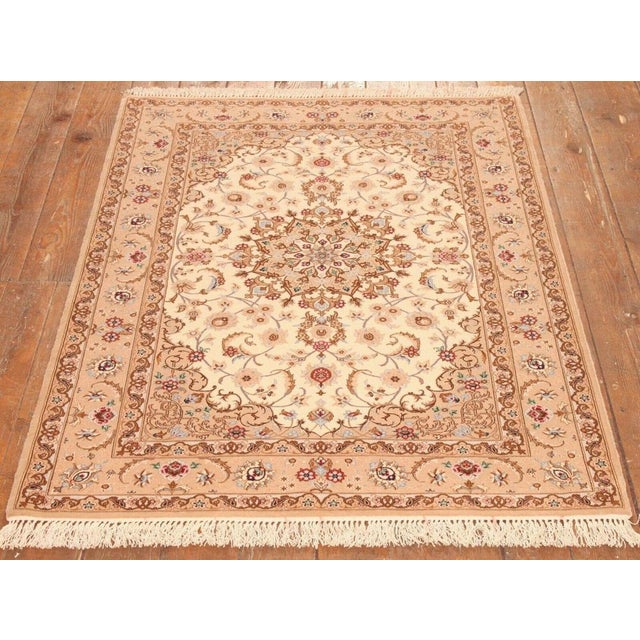 Middle Eastern Rug in Wool For Sale - Image 4 of 11