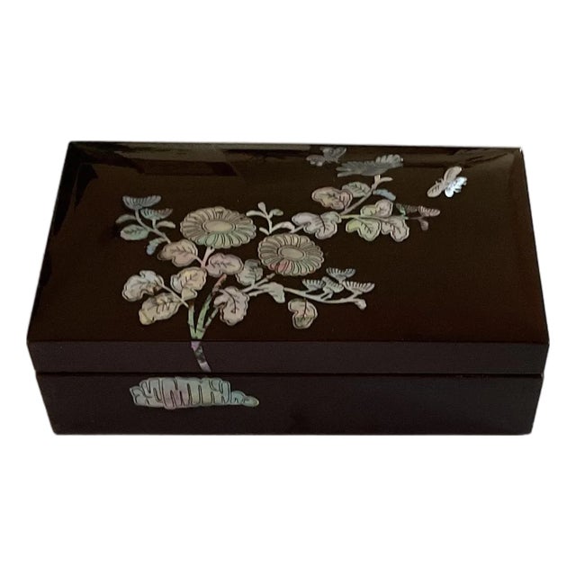 1980s Lacquer Gift Box With Chrysanthemum For Sale