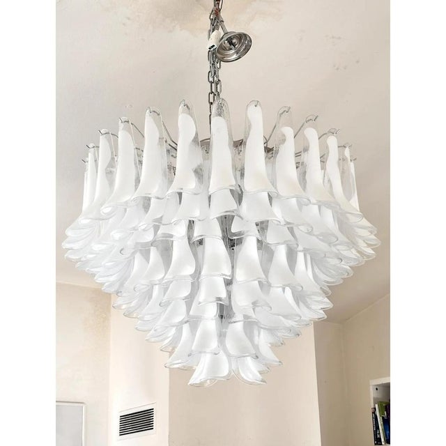 Contemporary White and Transparent Selle Murano Glass Chandelier by Simoeng For Sale - Image 3 of 10