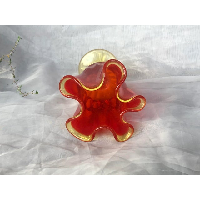 Mid Century Modern Fenton Art Glass Amberina Ruffled Handkerchief Vase For Sale In New York - Image 6 of 10